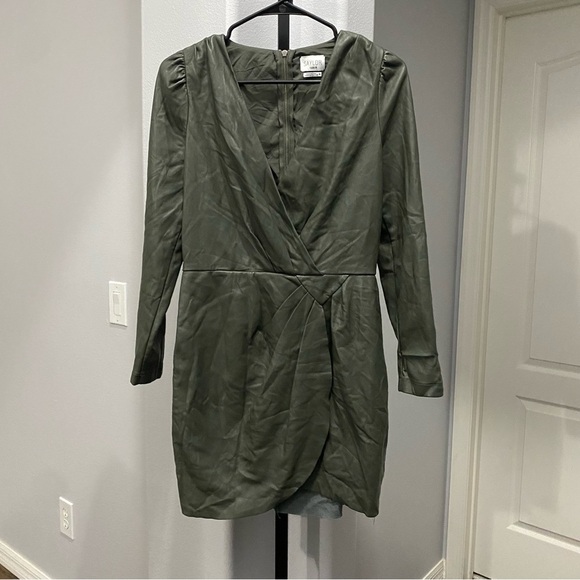 SAYLOR Dress Size Medium Veronicka Green Faux Leather Mini - Picture 3 of 8